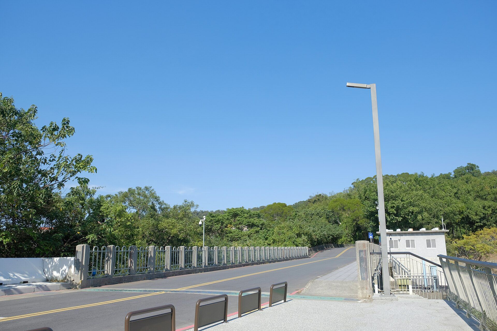 青草湖鳳凰橋路口與步行空間
